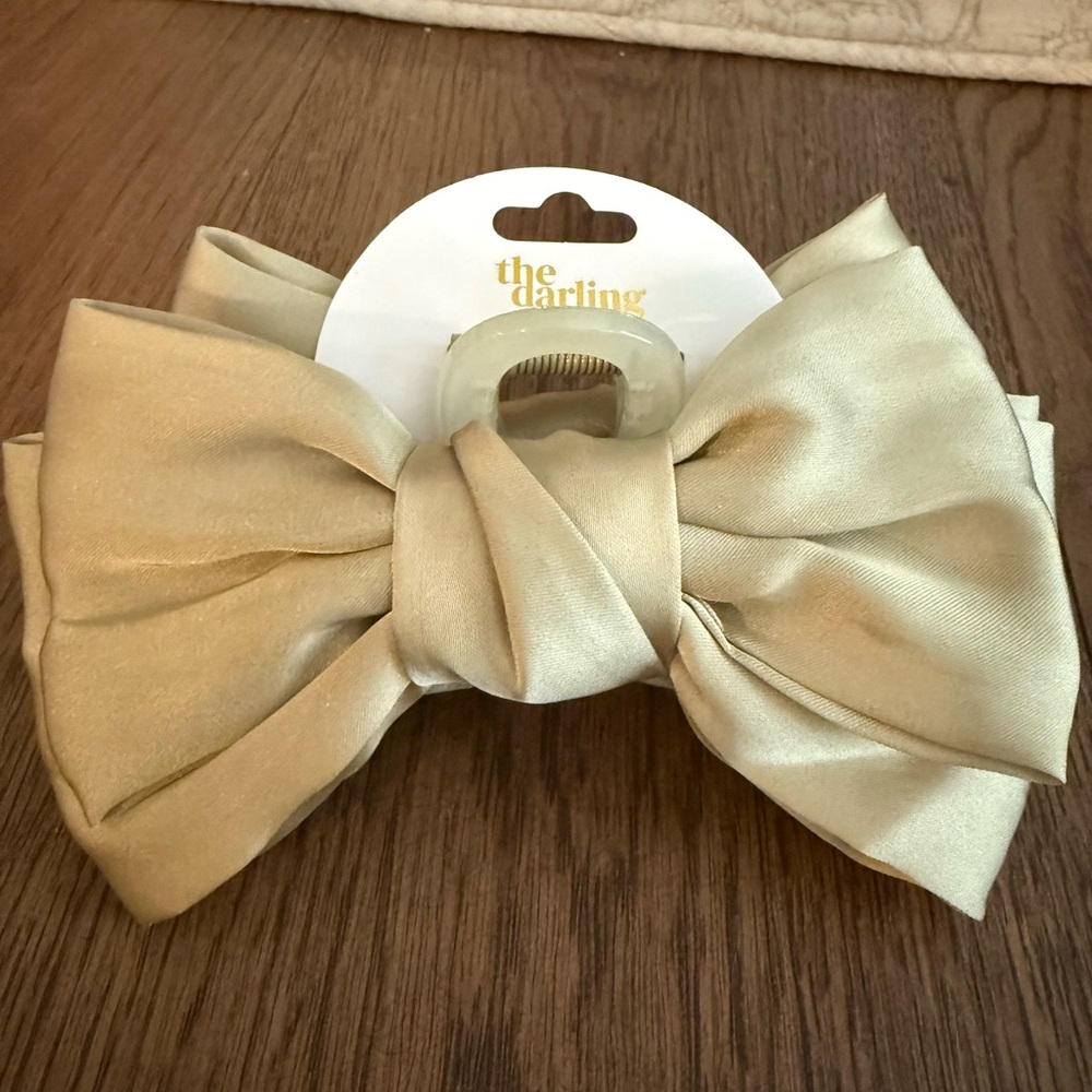 The Darling Effect Green Satin Claw Clip